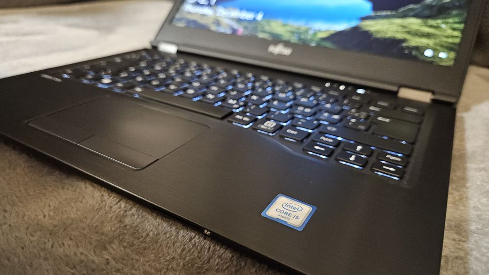 Fujitsu u747, i5 6200u, 16gb ddr4, 256gb NVME