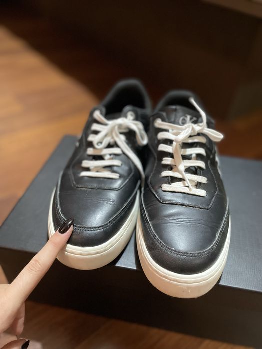 Sneakersi barbati 40, aproape noi