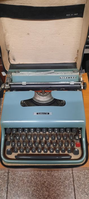 Mașină de scris Olivetti Lettera 22