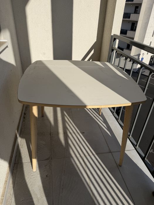 Masa Ikea din lemn si MDF