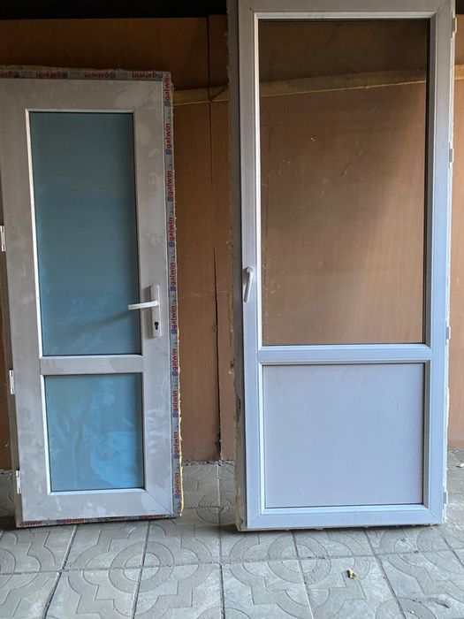 Пластиковый дверь