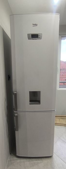 Хладилник с фризер Беко 325л