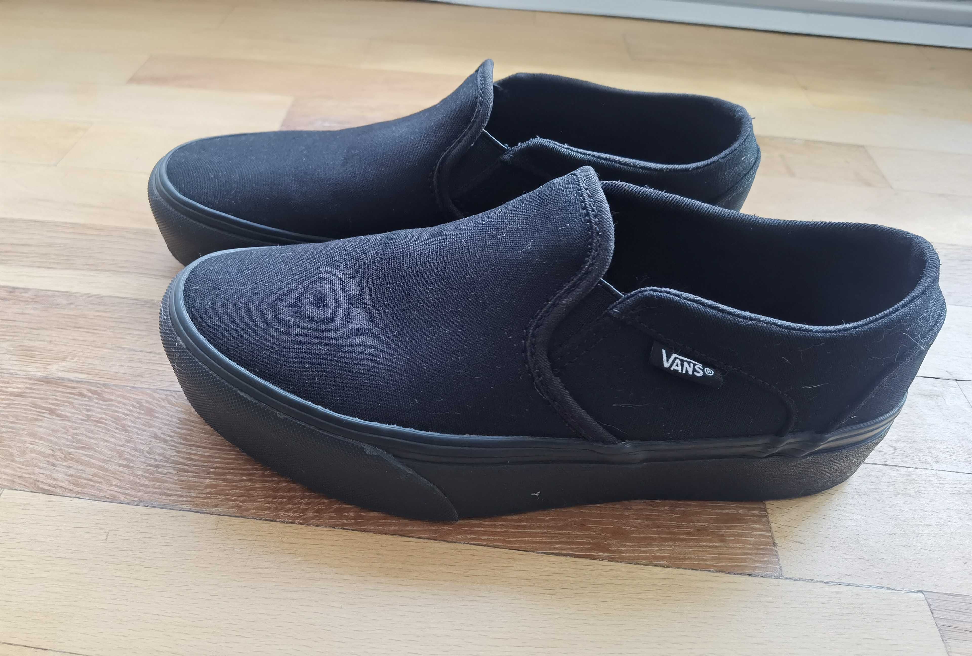 Продавам Vans slip-on classic black размер 38