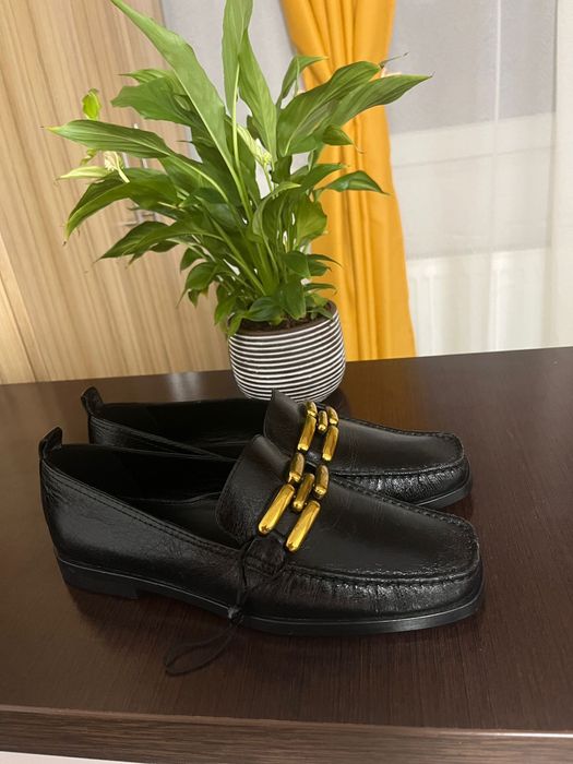 Vand pantofi originali