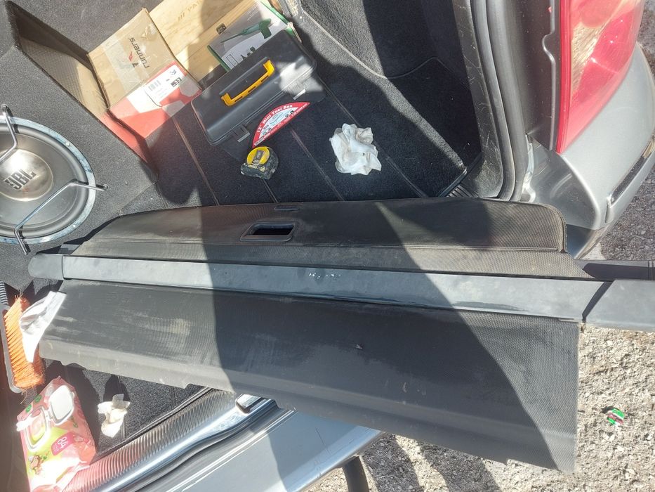 Продавам щора за багажника за Pasat b6