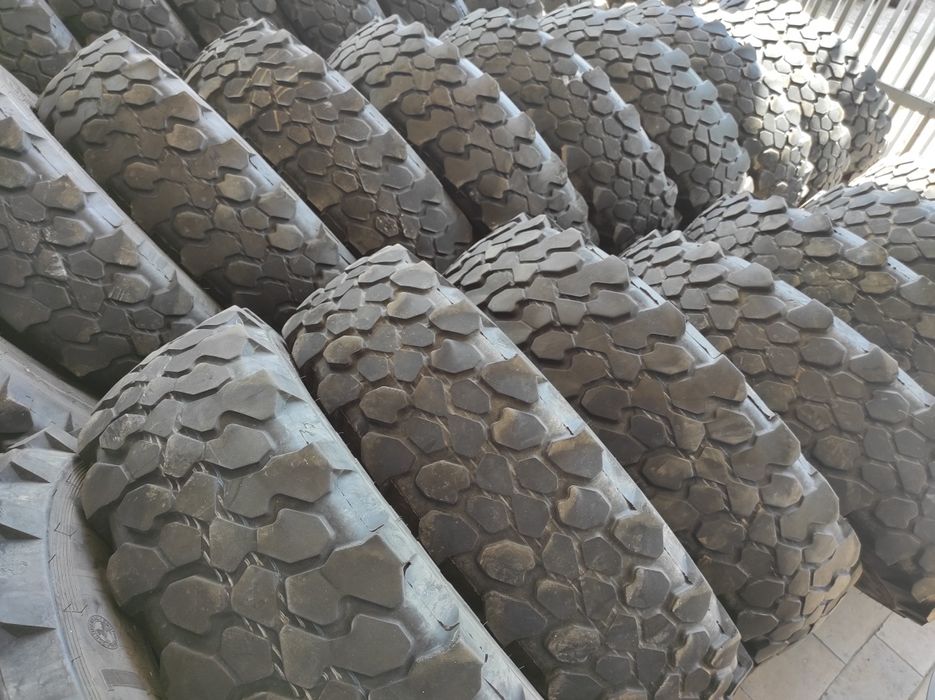 tubeles pt remorca 5 tone și 1100/20 pirelli 825/20 Michelin