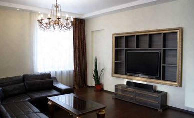 Тристаен апартамент в Остромила под наем
