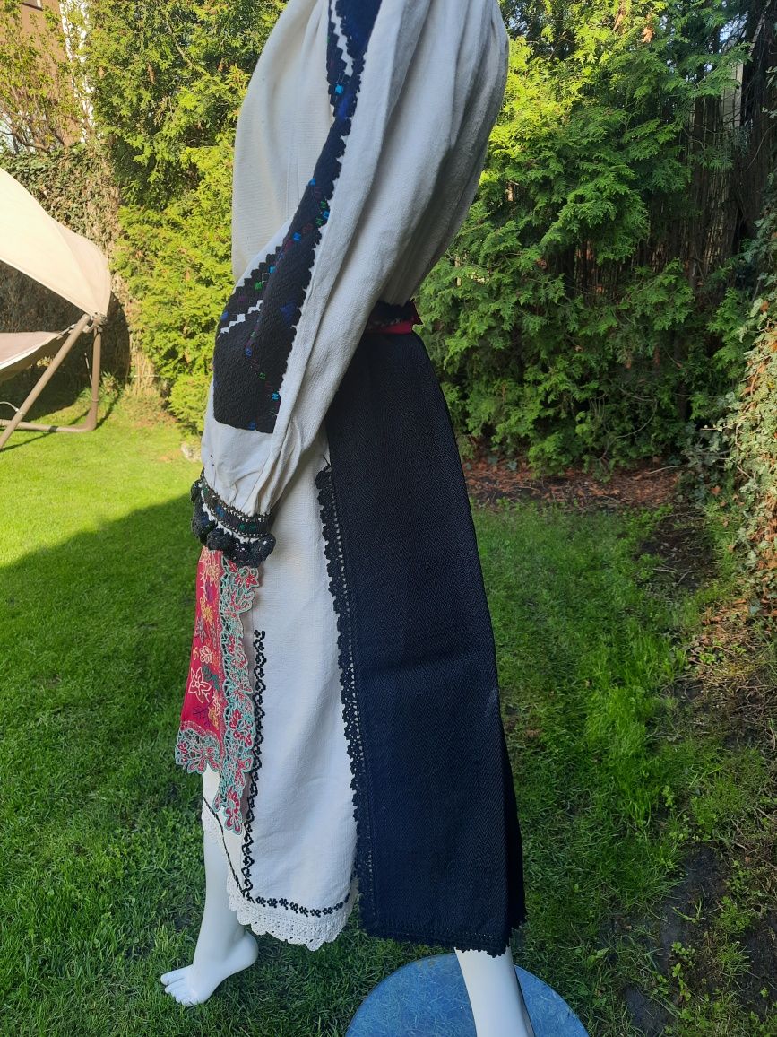 Costum popular Padureni