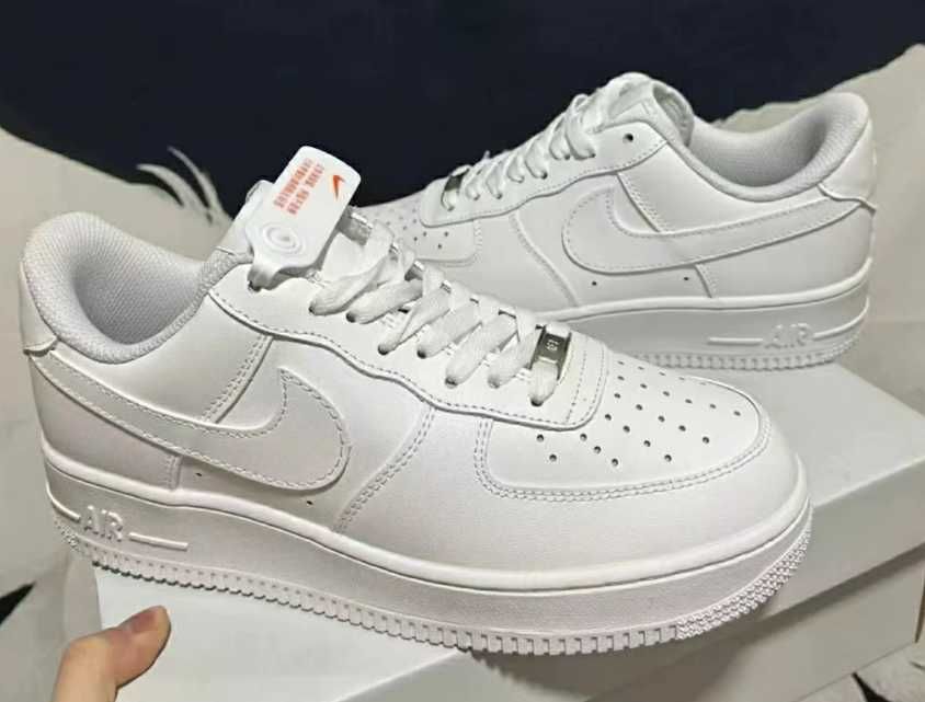 Adidași Nike Air Force 1 în alb pur