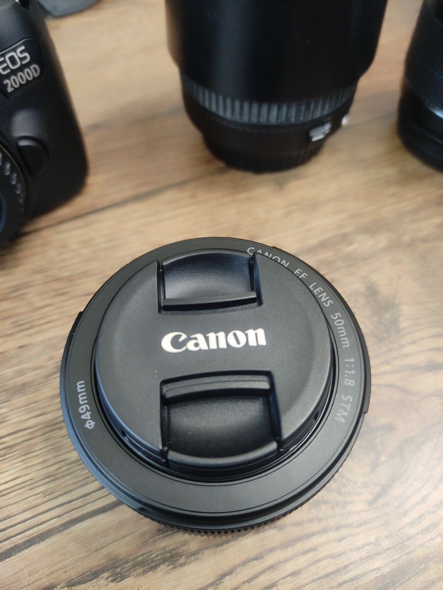 Фотоапарат Canon eos 2000d + обективи раница статив