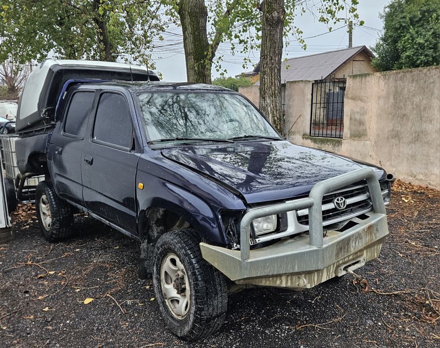 Toyota Hilux avariat