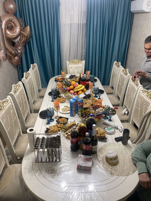 Продается стол со стульями