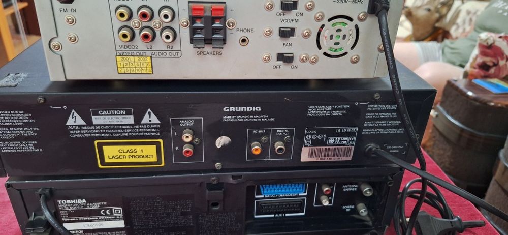 MP3 SONY, CD player GRUNDIG SI video TOSHIBA HI-F 300leiI