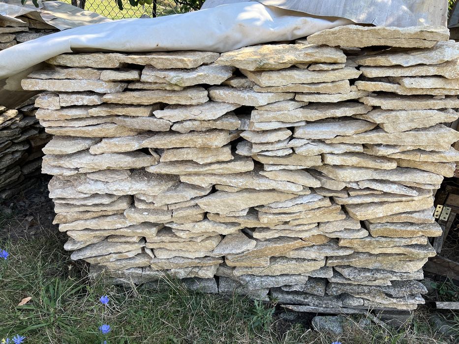 Vând piatra de munte ‼️(50mp pătrați )