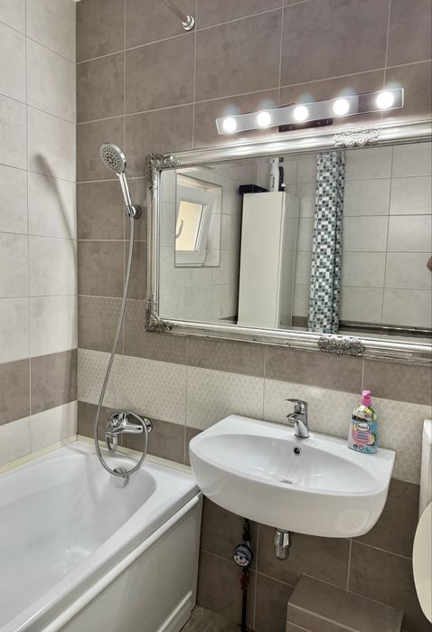Inchiriez Apartament 4 camere 80 m2 str Aurel Vlaicu nr 38 bl v8 sc 2