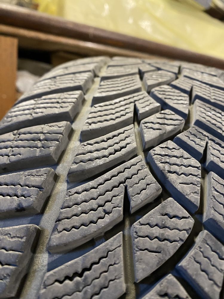 Зимни гуми Goodyear 215/55/17 2 броя
