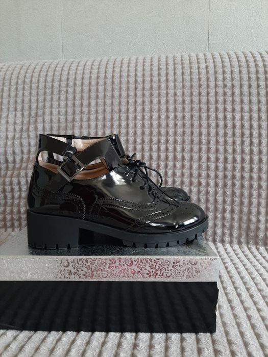 Продам ботинки женские