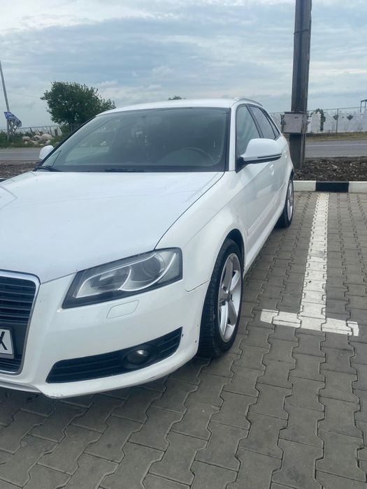 Vând Audi A3 culare alb