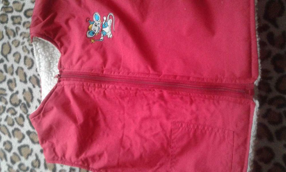 продам жилетки детские