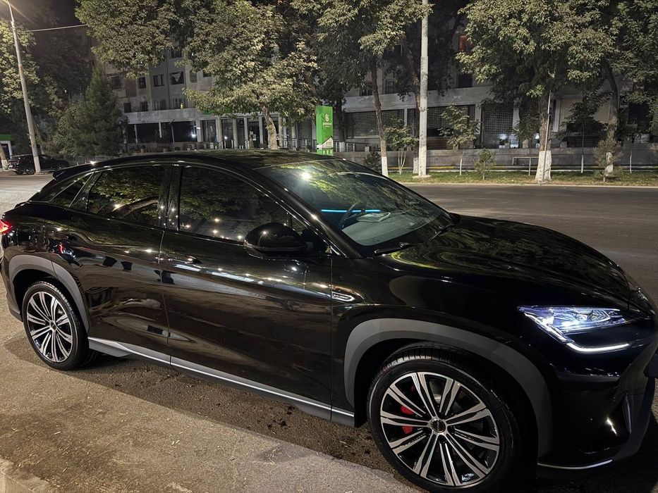 автомобиль BYD Sealion 7 full позиция полный привод 2 матора,идеал