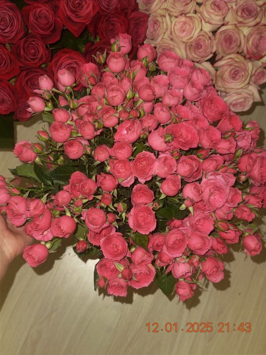 Продом букет, свежие кустовые розы