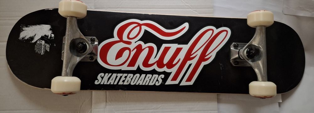 Skateboard nou Enuff