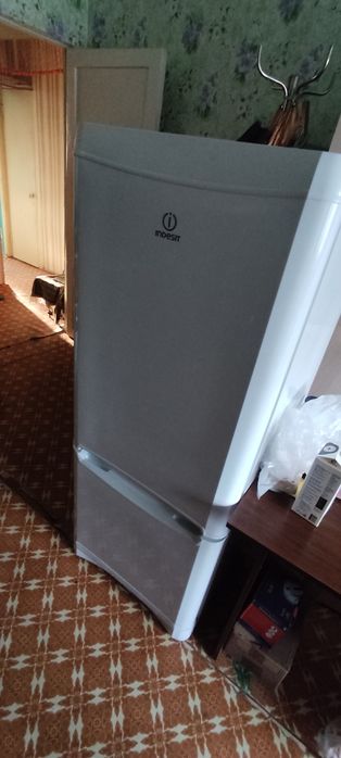 Холодильник  индезит