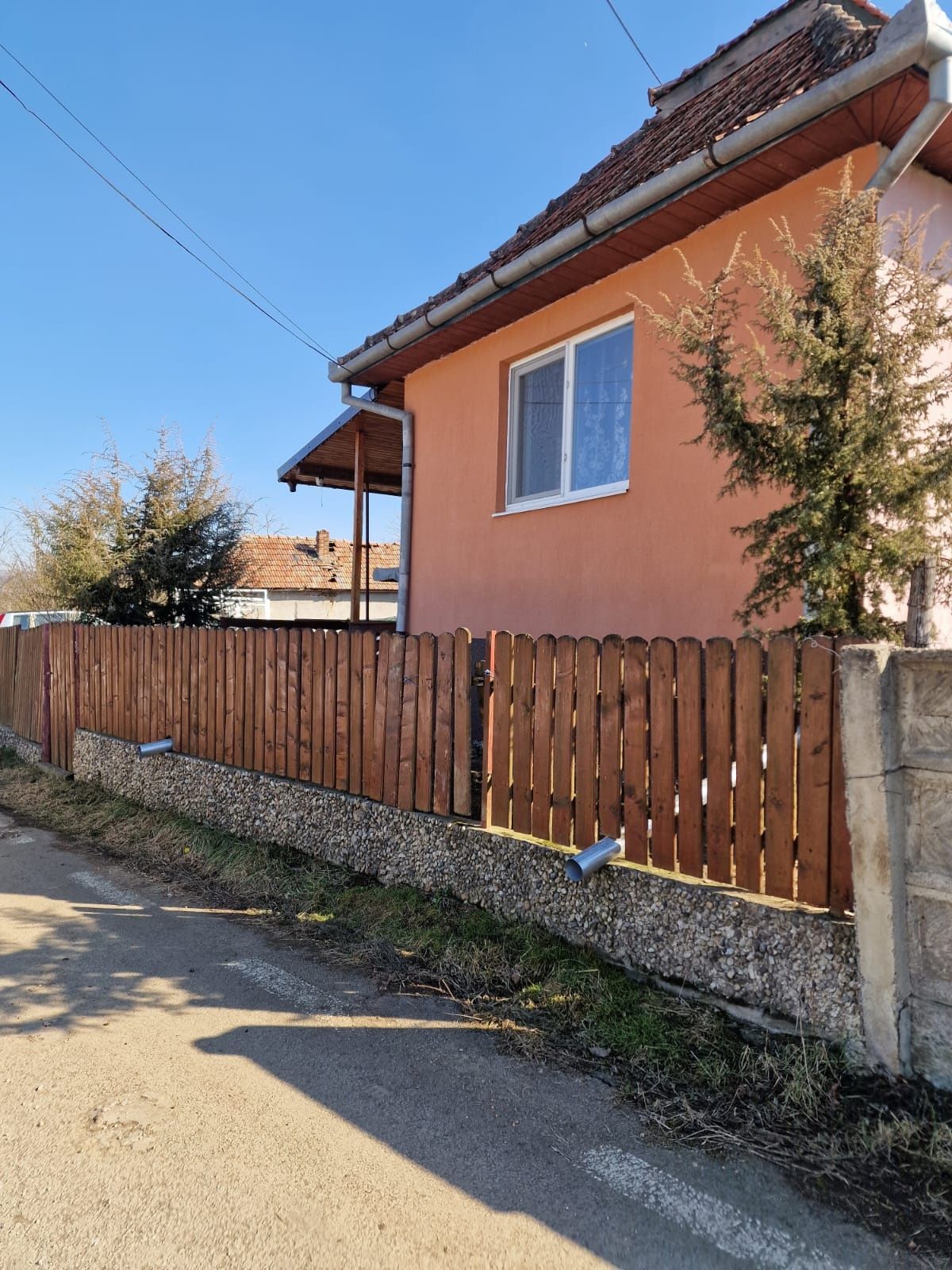 Casă de vânzare cu utilități