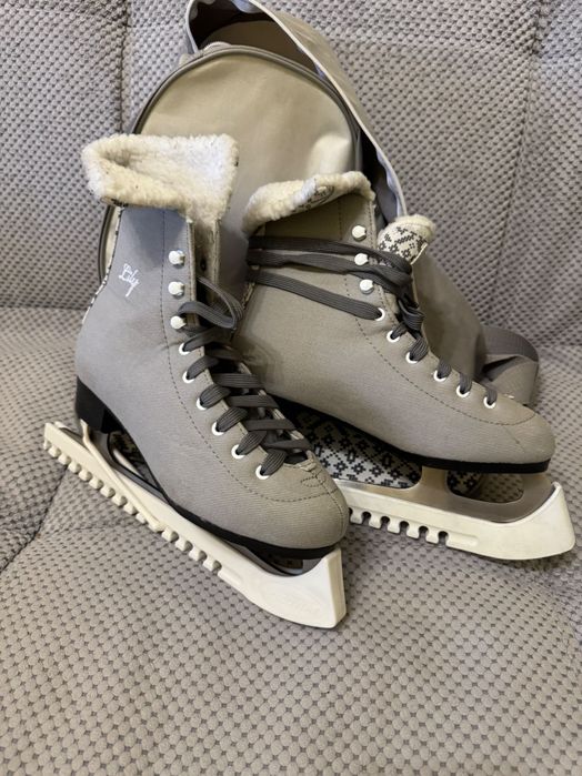 Продам коньки женские