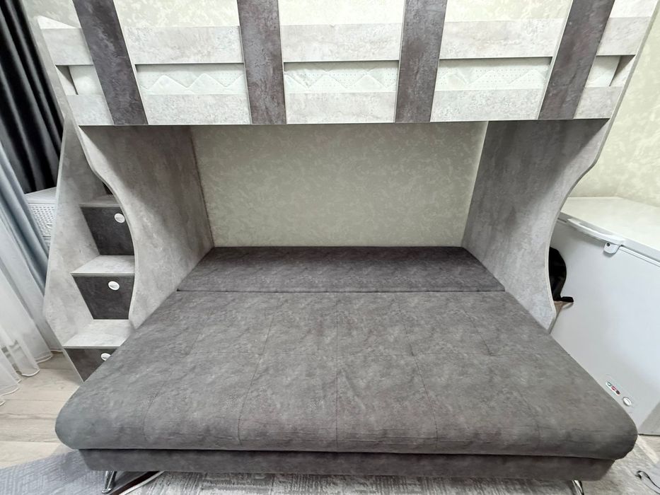 Продаётся двухъярусная кровать .