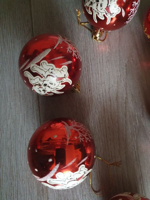 Globuri pictate manual