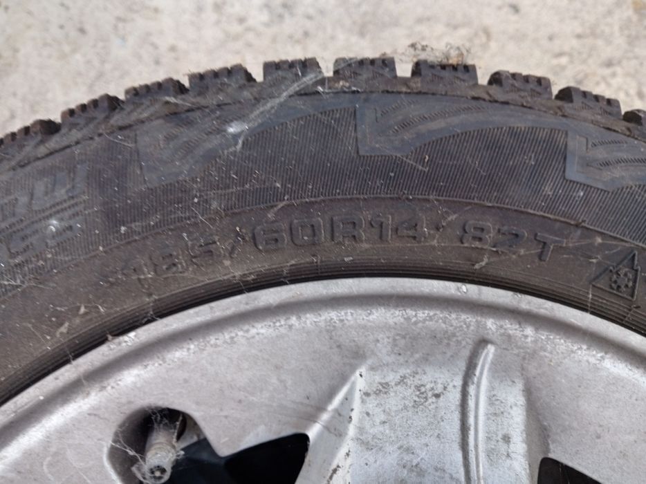 Срочно продам шипованные новые колеса на титановых дисках ваз  R14