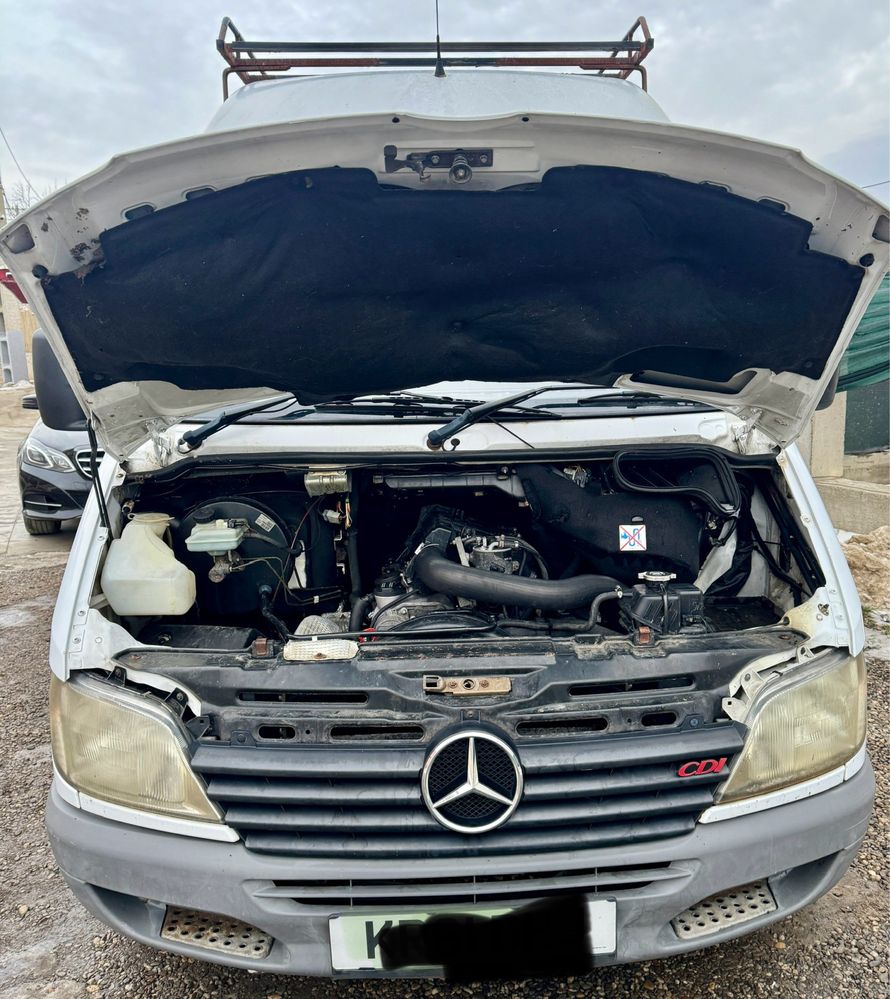 Dezmembrez Mercedes Sprinter 311 / 313 CDI motor 2.2 CDI an 2004