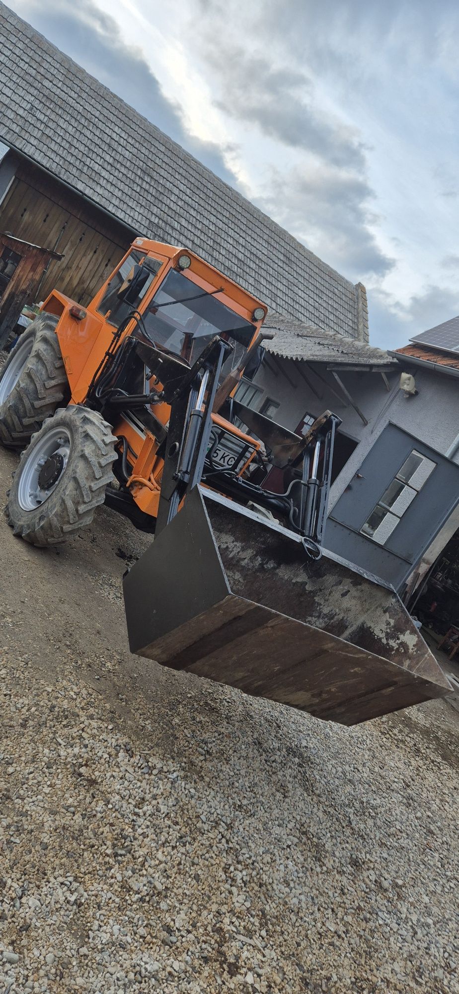 Tractor cu cabina Fiat, tracțiune integrală