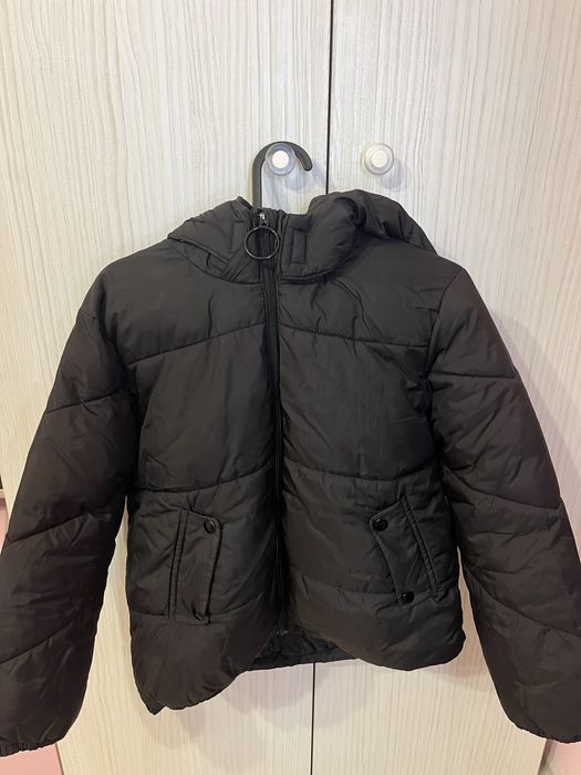 Яке с качулка, която се маха и слага