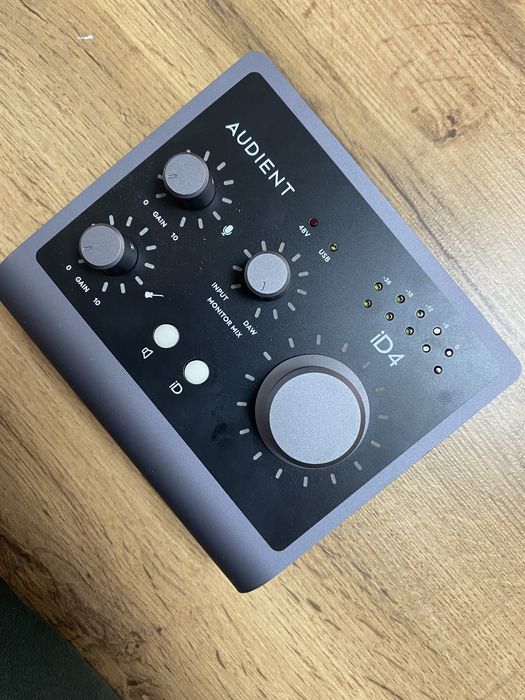 Усилитель звука Audient iD4 Aktiv Lombard