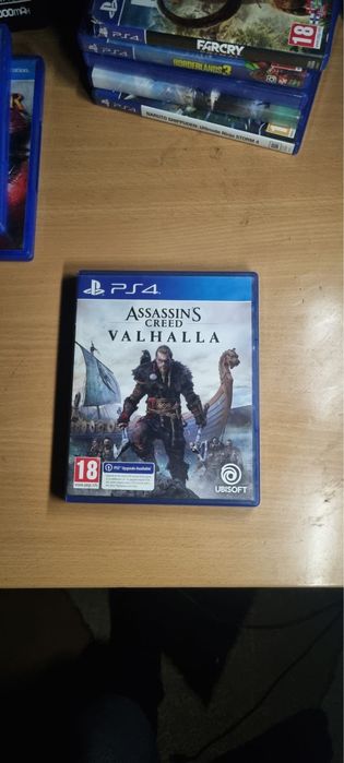 Vand ps 4 pro tot cu jocuri plus 2 manete