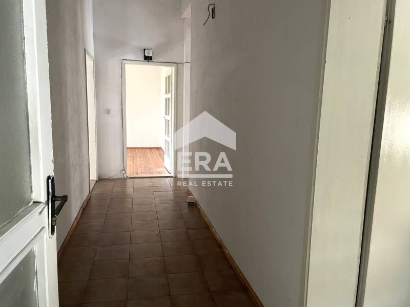 Четиристаен мансарден апартамент в центъра на Кърджали, до училище „О