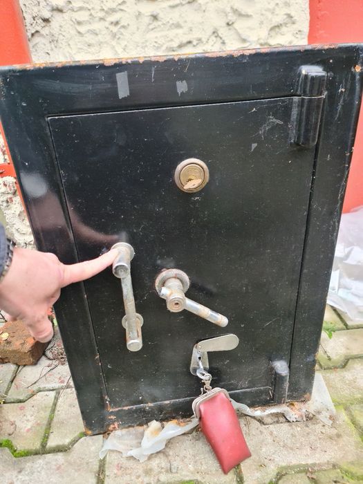 Casa valori seif romanesc 2 rânduri chei 60 x 40 cm ,150 kg,stare buna