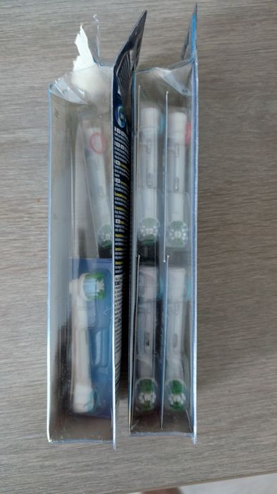 12 rezerve periuță electrica Oral B Precision Clean