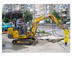 Închiriez miniexcavator cu picon săpat demolari case săpături fundati