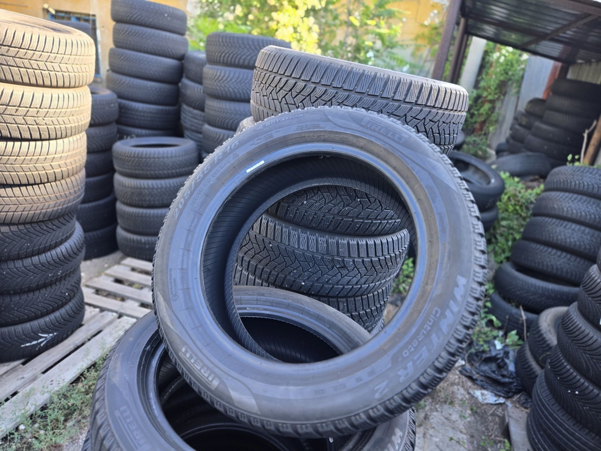 4бр. 205 55 16 Pirelli зимни.