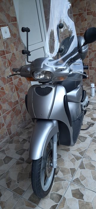 Vând scuter Aprilia Scarabeo!
