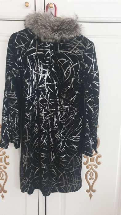 Стилно кожено палто с яка от лисица