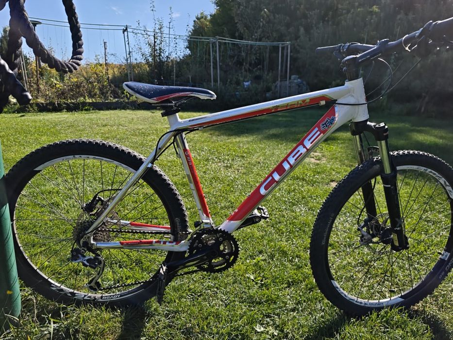 Vând bicicleta team cube Ltd series