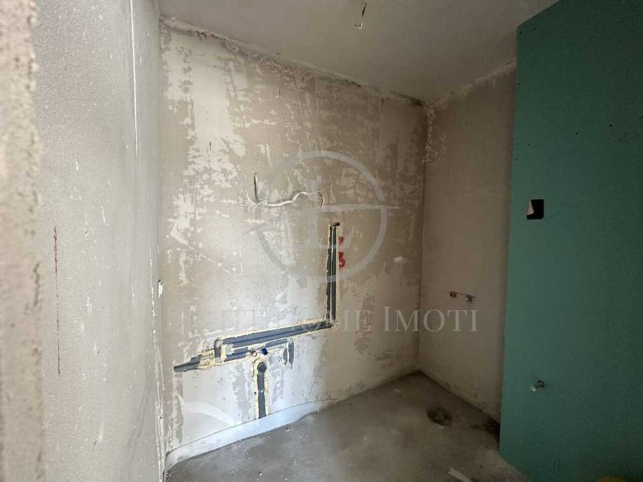 Продава се Тристаен апартамент в Пловдив, Христо Смирненски - 130 кв.м за 1916 €/кв.м - Снимка #5