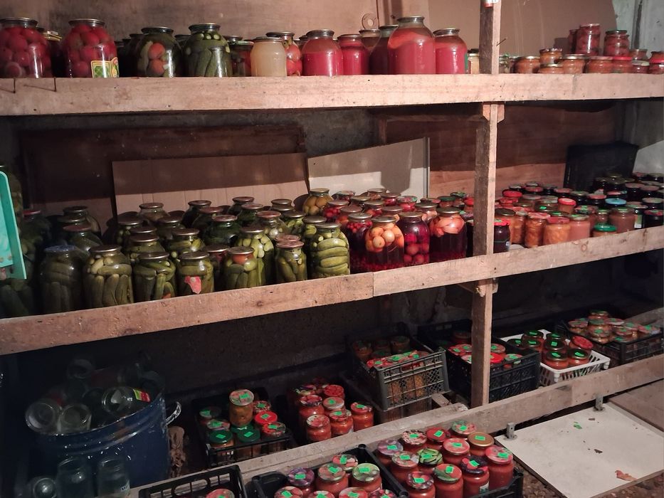 Продаю овощные консервы .