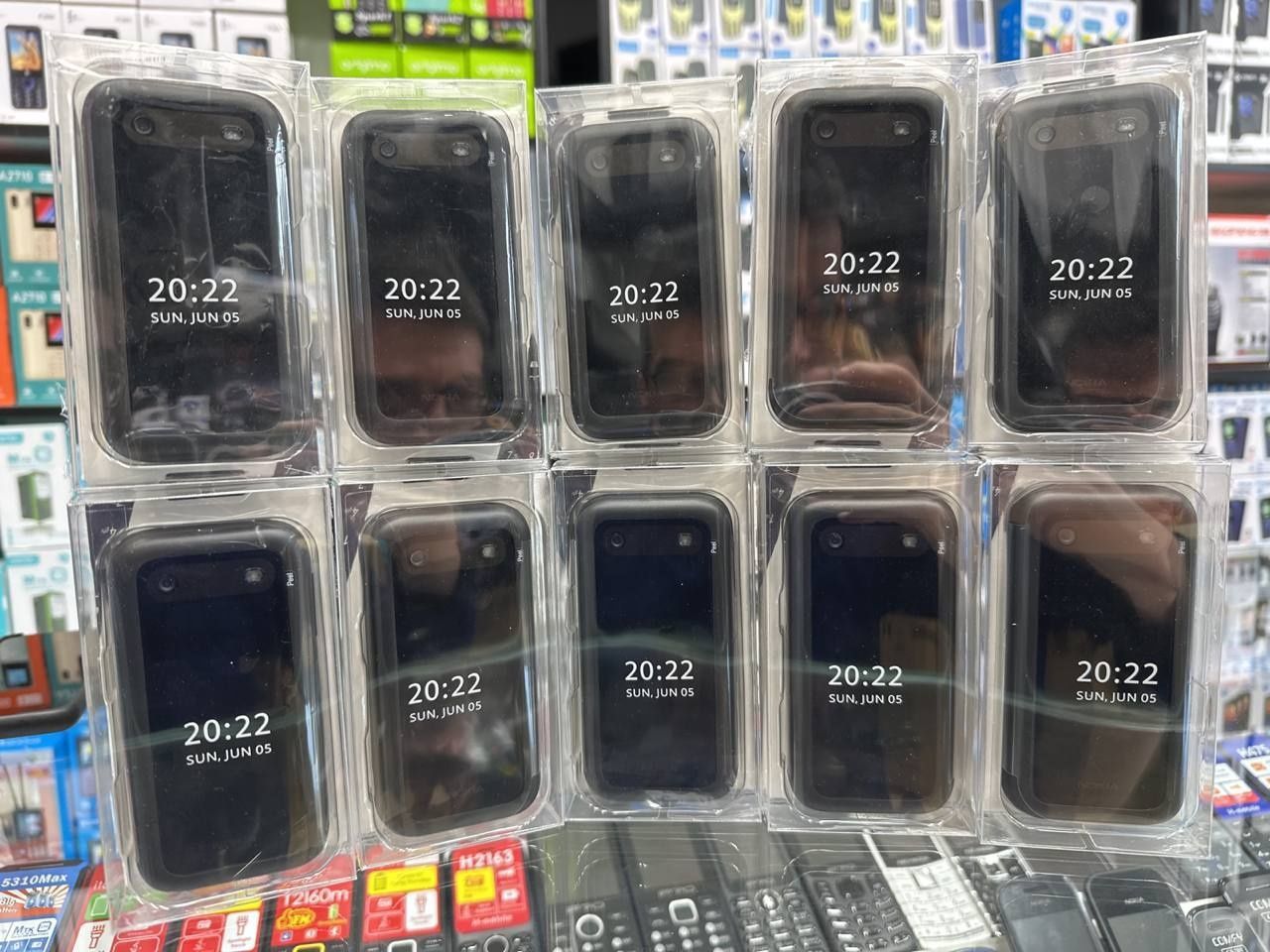 Samsung gusto 3 (B311V), Nokia 2720 flip, Nokia 2660 flip, YENGI, GSM.