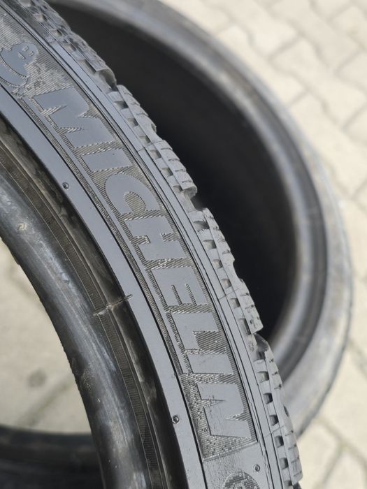 235 35 19 Michelin