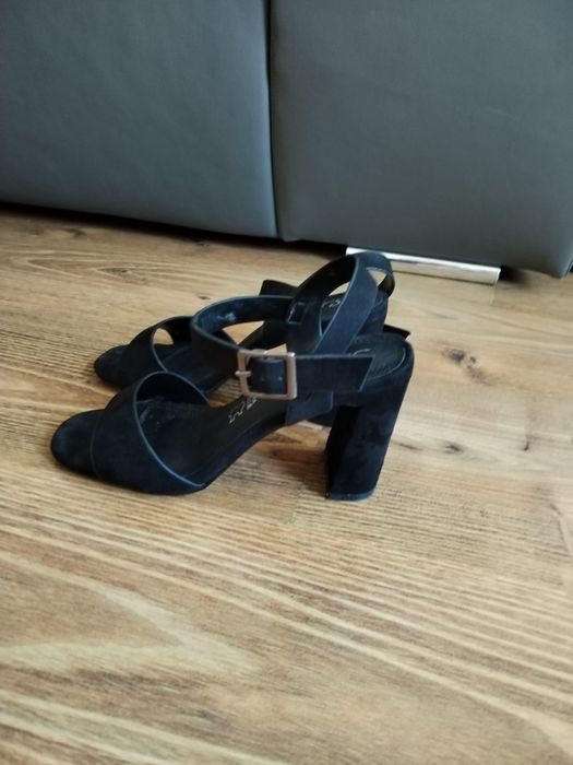 Vand Sandale negre elegante si conode